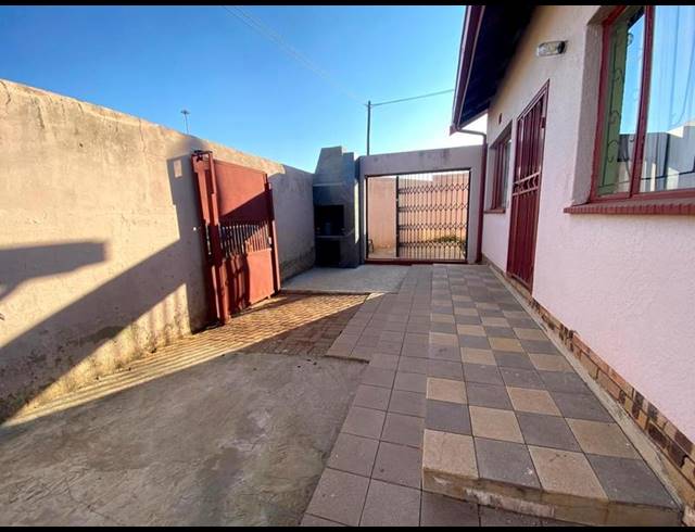 3 BEDROOM HOUSE FOR SALE IN MOHLAKENG
